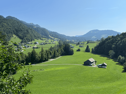 Wandelen in het Montafon. Een lange bergwandeling blijkt verrassend veel overeenkomsten te hebben met het boeien en binden van vrijwilligers.